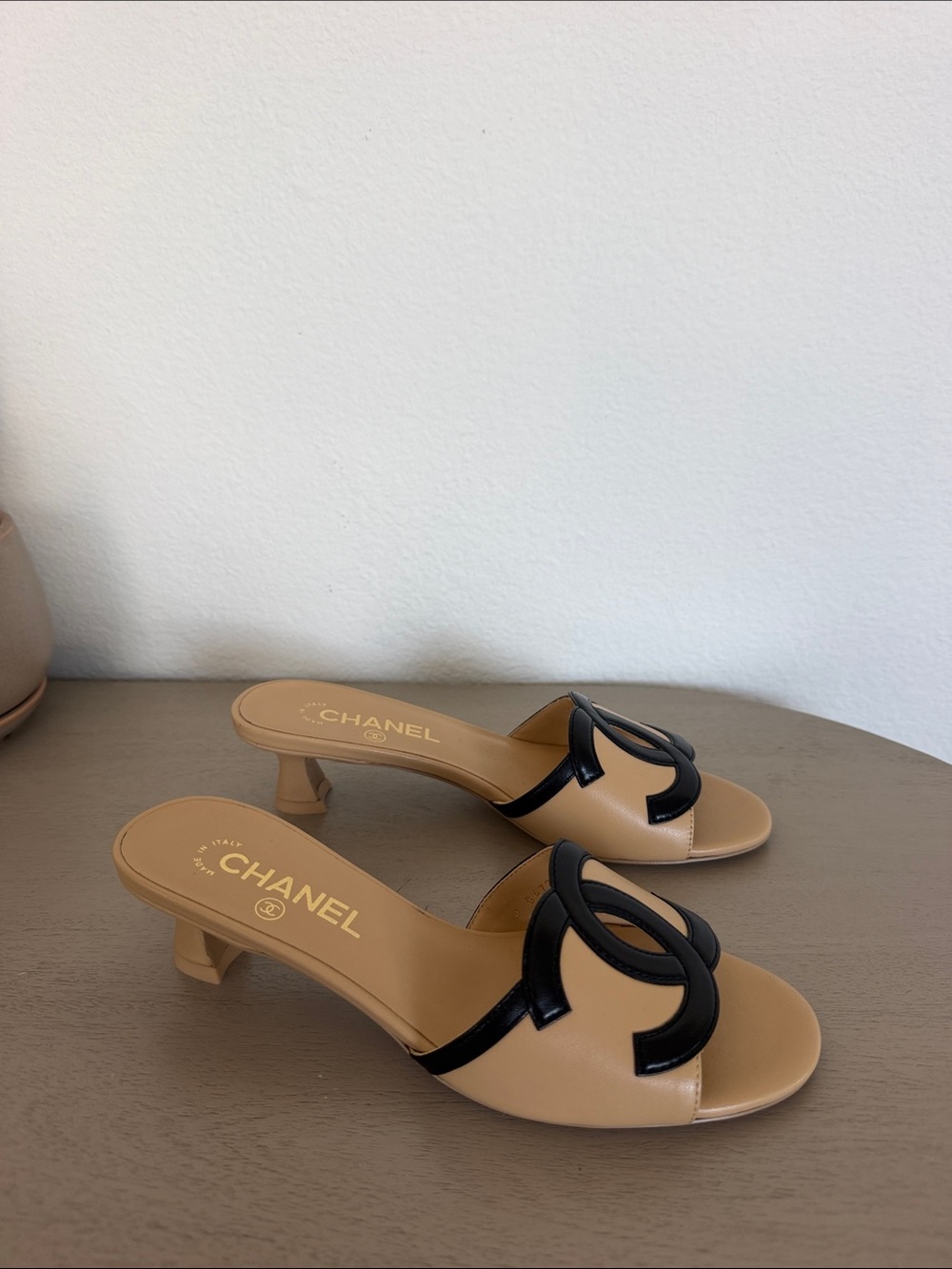 CHANEL Beige and Black CC Cutout Mule - Picture 4 of 10